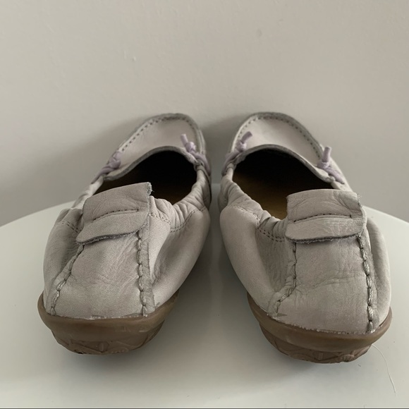 Hush Puppies - Light Grey Leather Stretch Loafers - Size 8M - Picture 3 of 13